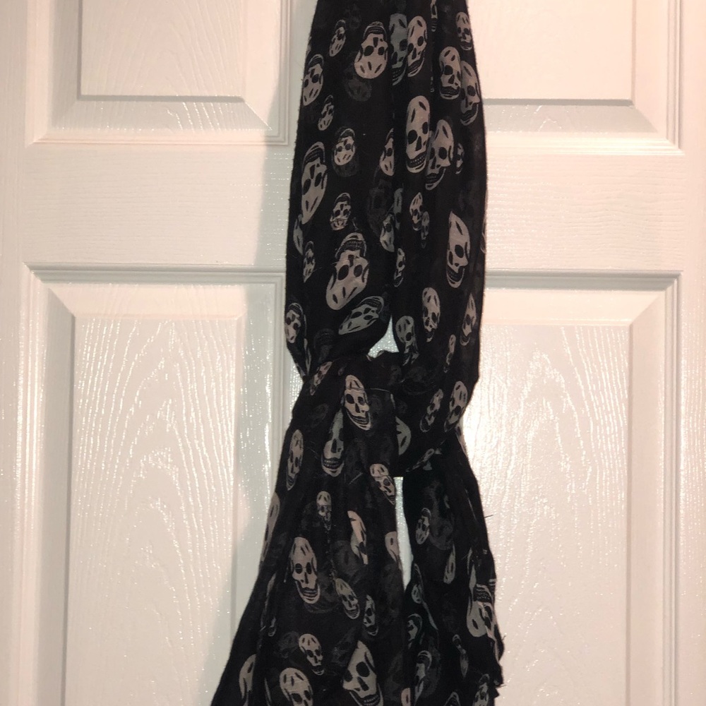 Scarf - Picture 2 of 3